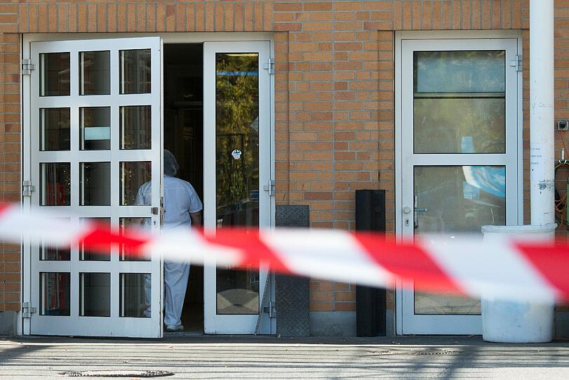 Auch das Krankenhaus der "Barmherzigen Brüder" musste evakuiert werden. Gegen Sonntagmittag soll die Bombe entschärft werden.