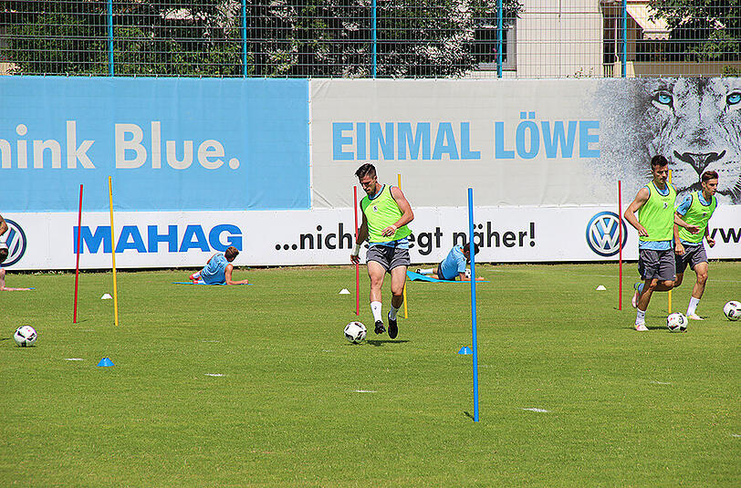 Am Samstag startete der TSV 1860 München ganz offiziell in die neue Saison. Klicken Sie sich durch die Bilder des Traningsauftakts mit dem neuen Trainer Kosta Runjaic.
