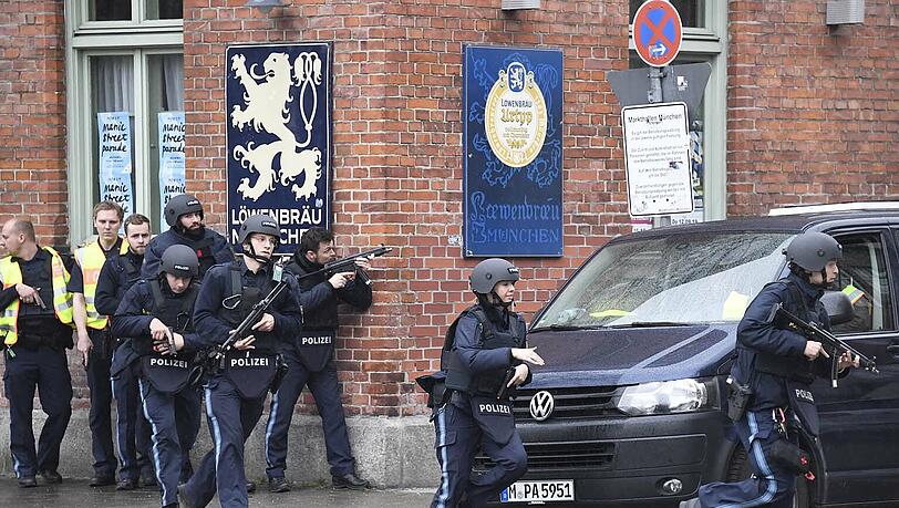 Die Polizei probt in dieser Woche im Schlachthofviertel den Ernstfall - klicken Sie sich durch! Die Polizei probt in dieser Woche im Schlachthofviertel den Ernstfall - klicken Sie sich durch!