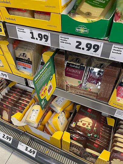 "Dieser Preis ist Käse. Aber nicht für die Umwelt", schreibt Penny zum Maasdamer. "Dieser Preis ist Käse. Aber nicht für die Umwelt", schreibt Penny zum Maasdamer.