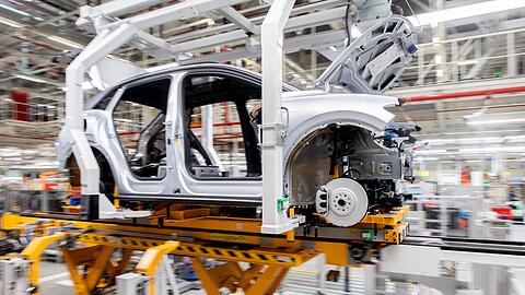 Die Stimmung in der deutschen Autoindustrie ist gesunken, es gibt aber auch positive Signale. (Symbolbild)