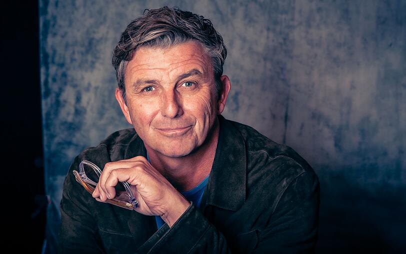 Seit fast 20 Jahren spielt Hans Sigl den Publikumsliebling Dr. Martin Gruber in der ZDF-Serie "Der Bergdoktor". Nun wagt der 57-Jährige mit einem eigenen Podcast (wöchentlich ab Mittwoch, 23. September) ein neues Projekt. Seit fast 20 Jahren spielt Hans Sigl den Publikumsliebling Dr. Martin Gruber in der ZDF-Serie "Der Bergdoktor". Nun wagt der 57-Jährige mit einem eigenen Podcast (wöchentlich ab Mittwoch, 23. September) ein neues Projekt.