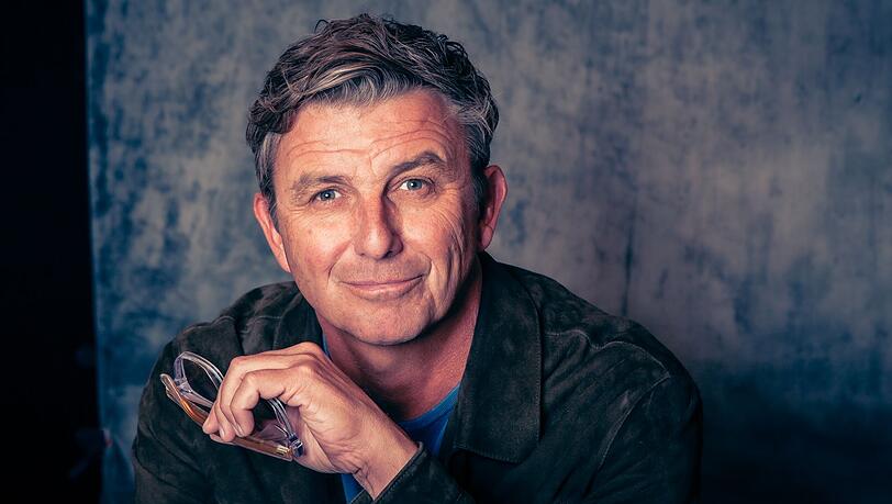 Seit fast 20 Jahren spielt Hans Sigl den Publikumsliebling Dr. Martin Gruber in der ZDF-Serie "Der Bergdoktor". Nun wagt der 57-Jährige mit einem eigenen Podcast (wöchentlich ab Mittwoch, 23. September) ein neues Projekt. Seit fast 20 Jahren spielt Hans Sigl den Publikumsliebling Dr. Martin Gruber in der ZDF-Serie "Der Bergdoktor". Nun wagt der 57-Jährige mit einem eigenen Podcast (wöchentlich ab Mittwoch, 23. September) ein neues Projekt.