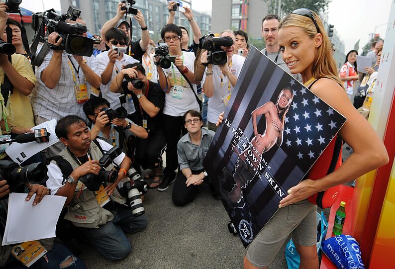 Amanda Beard ist eine US-amerikanische Schwimmerin. Im Juli 2007 zog sie sich für den Playboy aus.
