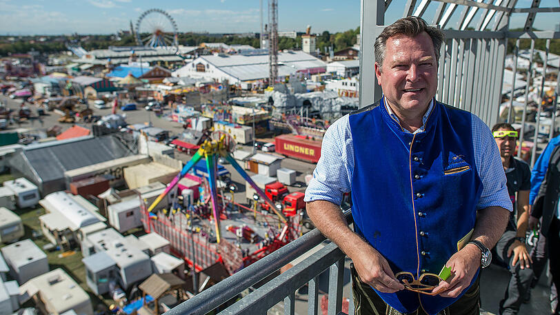 Die Wirte müssen teuer für die höheren Sicherheitsbestimmungen auf dem Oktoberfest bezahlen. So rechtfertigt sich Bürgermeister Josef Schmid.