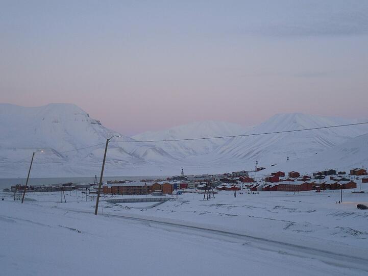 Die einstige Minenarbeiter-Siedlung Longyearbyen ist das nördlichste Städtchen der Erde.