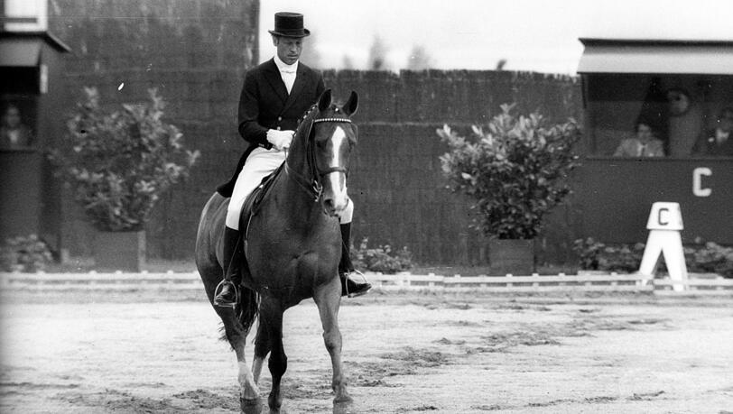 Dressur, die (fast) perfekte Symbiose von Pferd und Reiter: Der Deutsche Harry Boldt holt bei den Spielen 1964 Silber.