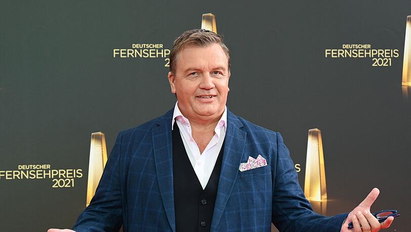 Hape Kerkeling, Entertainer, Bestsellerautor und Komiker, kommt zur Verleihung des Deutschen Fernsehpreises 2021.