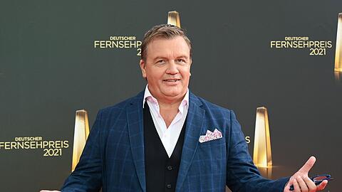 Hape Kerkeling, Entertainer, Bestsellerautor und Komiker, kommt zur Verleihung des Deutschen Fernsehpreises 2021.