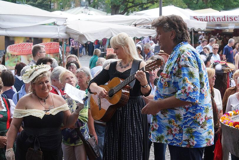 Schausteller, Musiker, Tänzer und Kabarettisten: Die Bilder vom Brunnenfest am Viktualienmarkt.