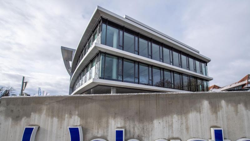 Ein Schriftzug des Unternehmens Webasto ist zu sehen. Foto: Lino Mirgeler/dpa Ein Schriftzug des Unternehmens Webasto ist zu sehen. Foto: Lino Mirgeler/dpa