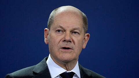 Bundeskanzler Olaf Scholz (SPD) spricht bei einer Pressekonferenz.