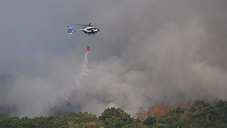 Der Waldbrand ist unter Kontrolle.