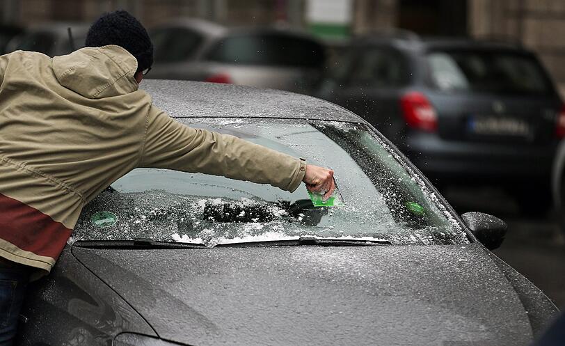Achtung, Rutschgefahr! In Berlin und Brandenburg sorgt Blitzeis für viele Unfälle. Die Bilder.