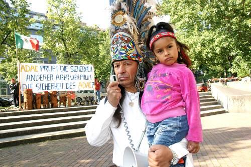 Indianer Gomora mit seiner Tochter Zitlalli (4)
