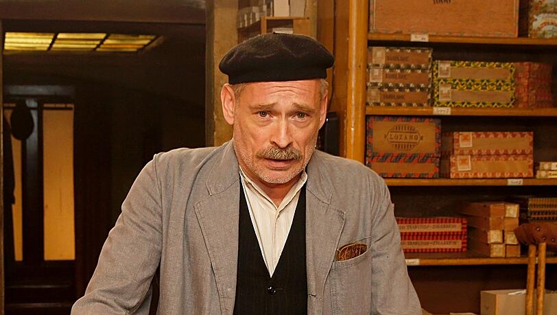 Der Schauspieler Johannes Krisch - hier am Set des Films "Der Trafikant" 2017 - ist im Alter von 59 Jahren gestorben.