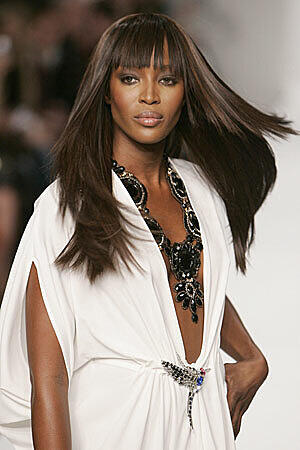 Naomi Campbell ist nun seit über 20 Jahren eins der gefragtesten Models weltweit: Hier für Issa auf der Londoner fashion-Week..