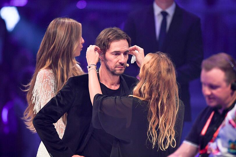 Thomas Hayo mit Make-up-Artistin
