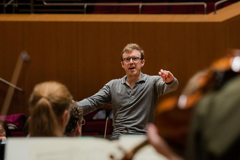 Daniel Harding probt diese Woche mit dem Bayerischen Landesjugendorchester im Gasteig
