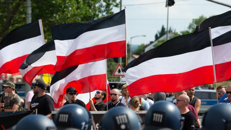Anhänger der rechtsextremen Kleinstpartei "Die Rechte" demonstrieren in Kassel. Anhänger der rechtsextremen Kleinstpartei "Die Rechte" demonstrieren in Kassel.