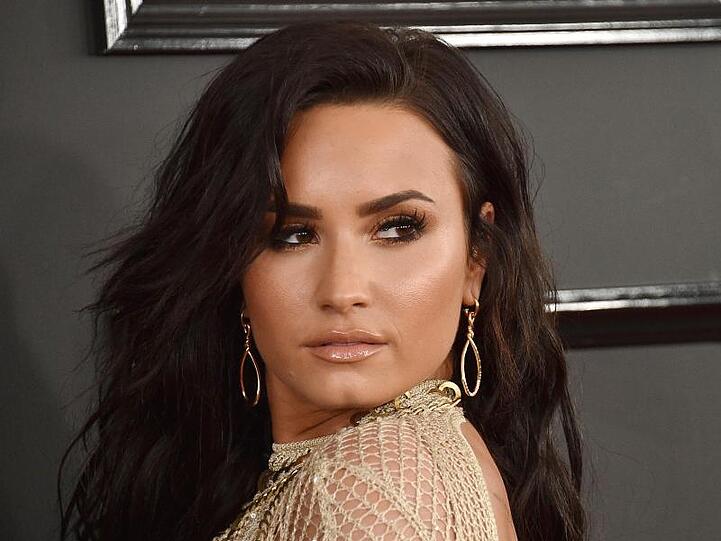 Die US-Schauspielerin und Sängerin Demi Lovato hat gelernt, ihren Körper zu lieben - mit all seinen Schwächen.