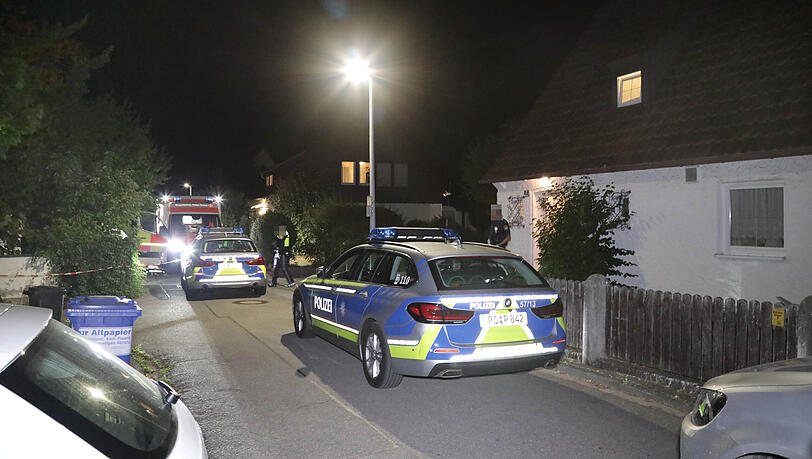 Polizei am Tatort in Mühldorf am Sonntagabend.