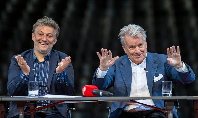Jonas Kaufmann (links) mit dem allmächtigen Festspiel-Präsidenten Hans Peter Haselsteiner.