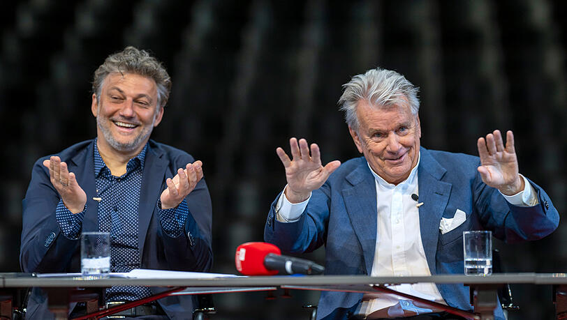 Jonas Kaufmann (links) mit dem allmächtigen Festspiel-Präsidenten Hans Peter Haselsteiner. Jonas Kaufmann (links) mit dem allmächtigen Festspiel-Präsidenten Hans Peter Haselsteiner.