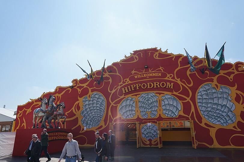 Das Hippodrom auf dem Frühlingsfest.
