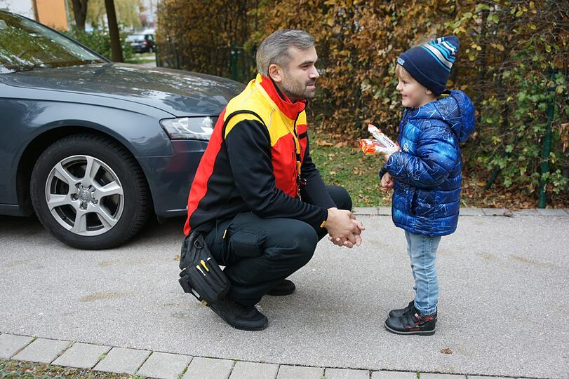 &bdquo;Den kenn ich doch!&ldquo; Haris Softic hilft Maxi.