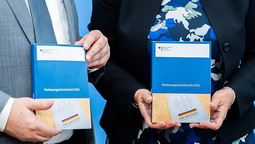 Verfassungsschutzpräsident Thomas Haldenwang (l.) und Bundesinnenministerin Nancy Faeser bei der Vorstellung des Verfassungsschutzberichts im Juni 2023.