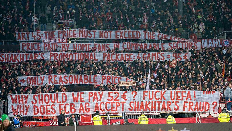 Beim Auswärtsspiel am Millerntor protestierten die Bayern-Fans gegen die Ticketpreise von Shakhtar Donezk in der Champions League.