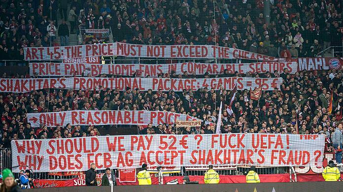 Beim Auswärtsspiel am Millerntor protestierten die Bayern-Fans gegen die Ticketpreise von Shakhtar Donezk in der Champions League.