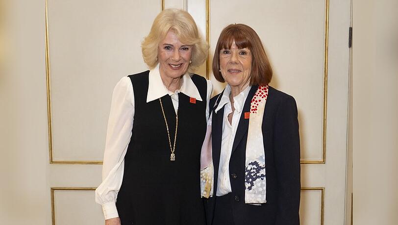 Königin Camilla empfängt Gisèle Pelicot im Clarence House. Königin Camilla empfängt Gisèle Pelicot im Clarence House.
