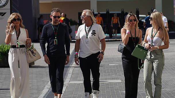 Mit ihren prominenten Eltern Carmen und Robert Geiss bereisen Shania und Davina Geiss die ganze Welt.