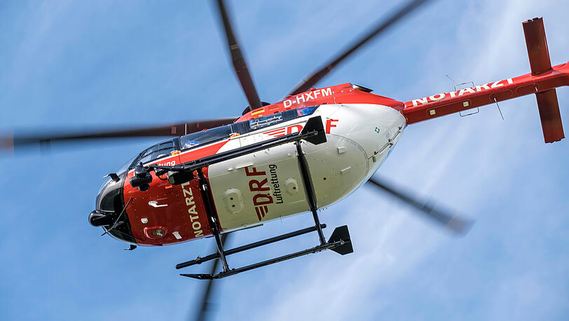 Die alarmierten Einsatzkräfte der Bergwacht Mittenwald sowie der Notarzt des Rettungshubschraubers konnten nur noch den Tod des jungen Mannes feststellen. (Symbolbild) Die alarmierten Einsatzkräfte der Bergwacht Mittenwald sowie der Notarzt des Rettungshubschraubers konnten nur noch den Tod des jungen Mannes feststellen. (Symbolbild)