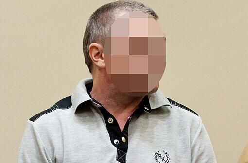 Während des Prozesses blieb der Angeklagte Thomas S. (51) nach außen ungerührt &ndash; bis auf sein Grinsen.