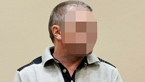 Während des Prozesses blieb der Angeklagte Thomas S. (51) nach außen ungerührt – bis auf sein Grinsen. Während des Prozesses blieb der Angeklagte Thomas S. (51) nach außen ungerührt – bis auf sein Grinsen.