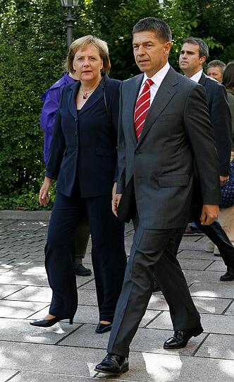 Der Mann an der Seite war aber selbstverständlich der Gleiche - Joachim Sauer.
