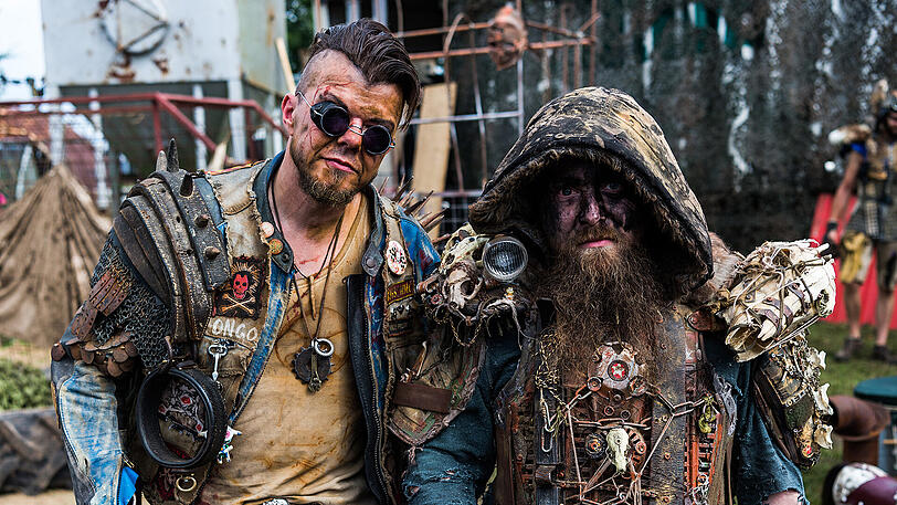 Das Wacken-Festival ist eröffnet. Die Bilder von Bier, Matsch und Fans.