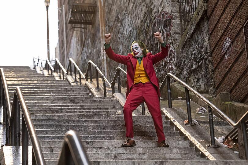 Die Filmszene des Films &bdquo;Joker&ldquo; vom Regisseur Todd Phillips zeigt den Schauspieler Joaquin Phoenix.