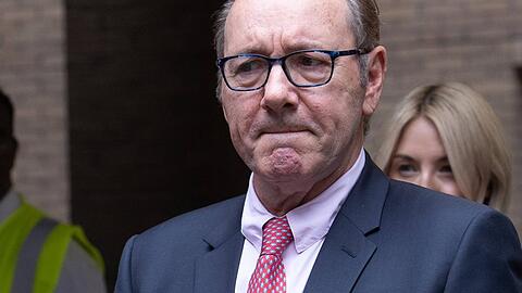Kevin Spacey, hier vor dem Gerichtsgebäude in London abgelichtet, steht offenbar wieder vor der Kamera.