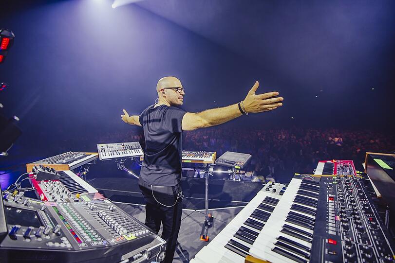 Der gro&szlig;e Auftritt liegt Schiller mittlerweile mehr als fr&uuml;her.