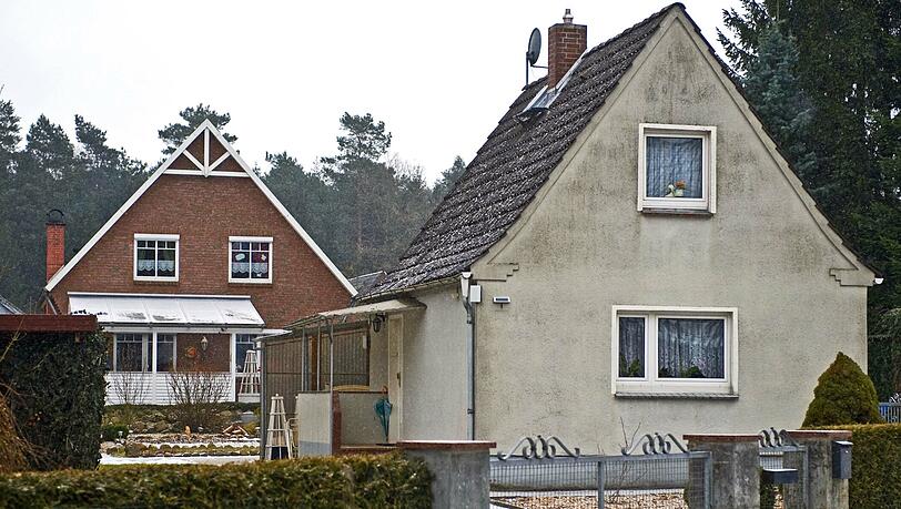 Überraschungspaket Altbau: Bei gebrauchten Immobilien kann die Sanierung noch einmal die Hälfte des Kaufpreises kosten. Überraschungspaket Altbau: Bei gebrauchten Immobilien kann die Sanierung noch einmal die Hälfte des Kaufpreises kosten.