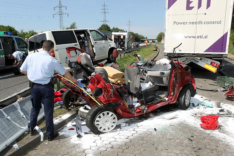 Schlimmer Unfall: Drei Frauen und ein Baby sterben auf der Autobahn - Panorama - Abendzeitung München