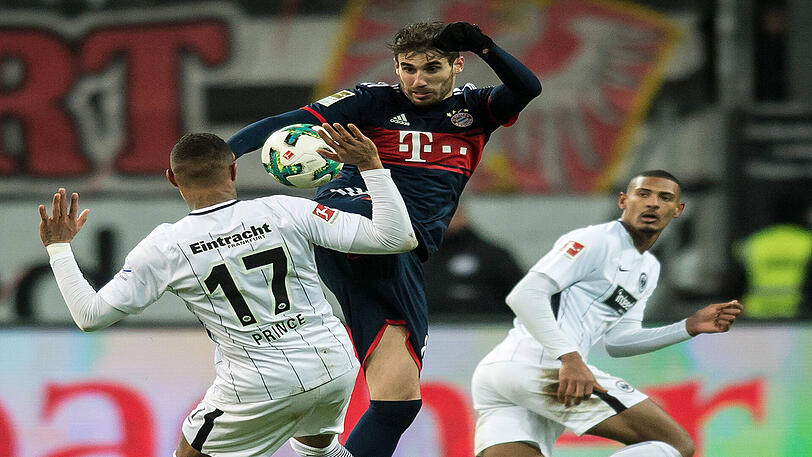 Javi Martínez: Note 3 - Wieder zurück als Sechser vor der Abwehr, versuchte der Spanier, Ruhe und Ordnung ins Mittelfeld seiner Bayern zu bringen. Im Aufbau manchmal zu schläfrig, verlor einen Ball, der zu einem gefährlichen Konter führte. Läuferisch stark. Ging bei Standards stets mit in die Offensive.