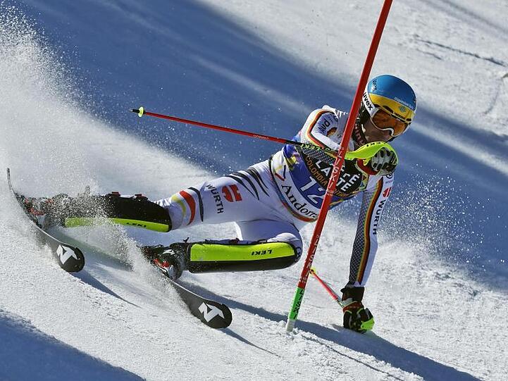 Felix Neureuther beendet den Slalom in Andorra als Siebter.