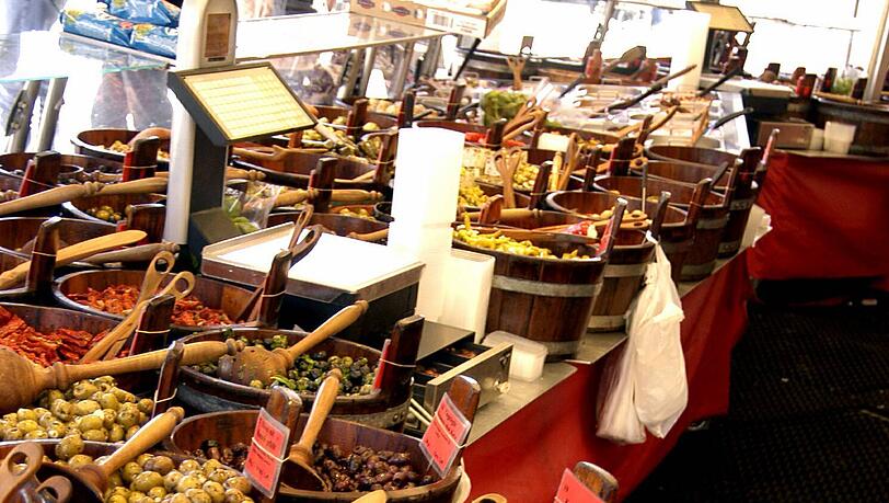 Feinkost und Delikatessen auf dem Viktualienmarkt.