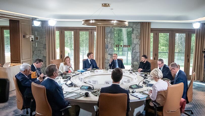 Mit Selenskyj, aber ohne Trump: Der G7-Gipfel nach der Abreise des US-Präsidenten.