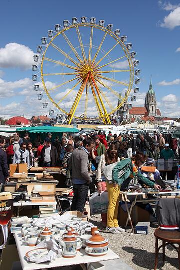 Antikes, Nützliches, Ramsch: Beim größten Flohmarkt Münchens kommen Sammler genauso auf ihre Kosten wie Trödel-Laien. Die besten Bilder von der Theresienwiese.
